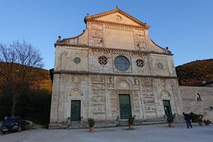 San Pietro extra moenia